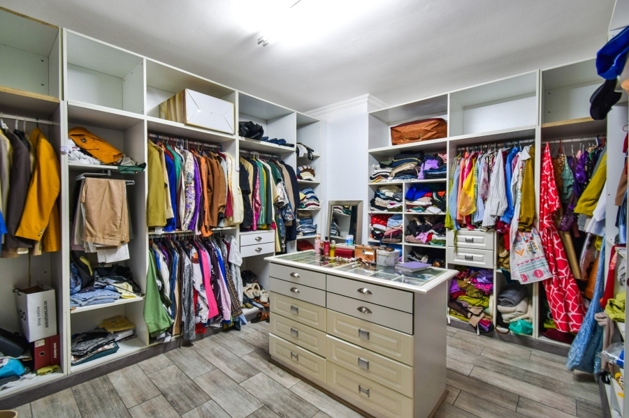 6 Bedroom Property for Sale in Mooikloof Glen Gauteng