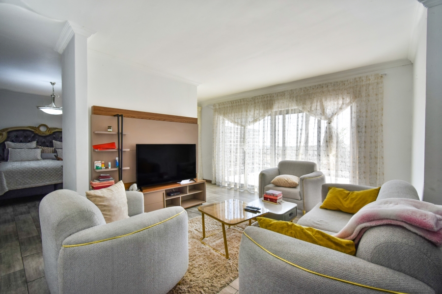 6 Bedroom Property for Sale in Mooikloof Glen Gauteng