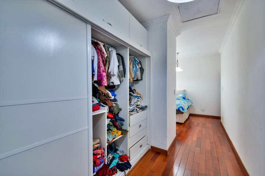 6 Bedroom Property for Sale in Mooikloof Glen Gauteng