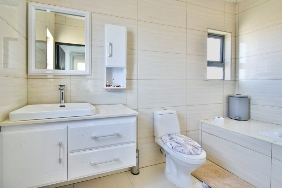 6 Bedroom Property for Sale in Mooikloof Glen Gauteng