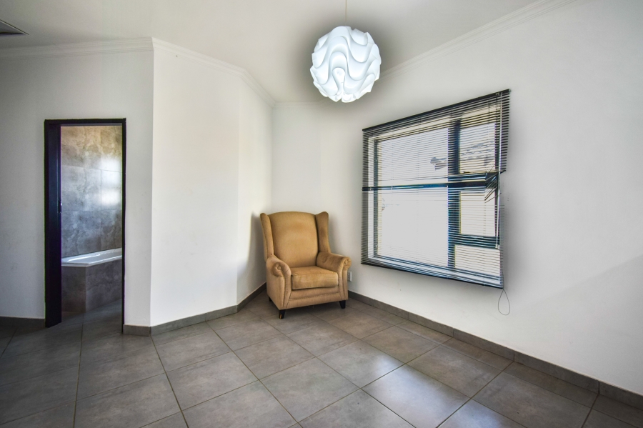 6 Bedroom Property for Sale in Mooikloof Glen Gauteng