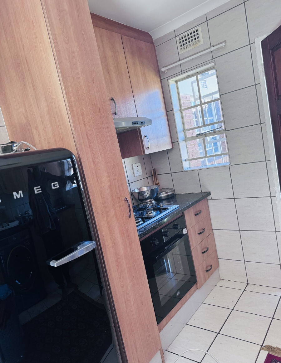 To Let 3 Bedroom Property for Rent in Clayville Gauteng