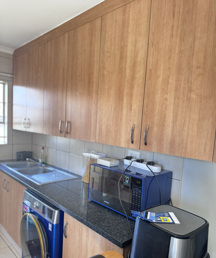 To Let 3 Bedroom Property for Rent in Clayville Gauteng