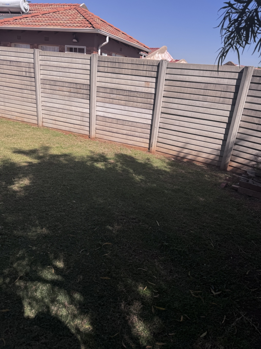 To Let 3 Bedroom Property for Rent in Clayville Gauteng