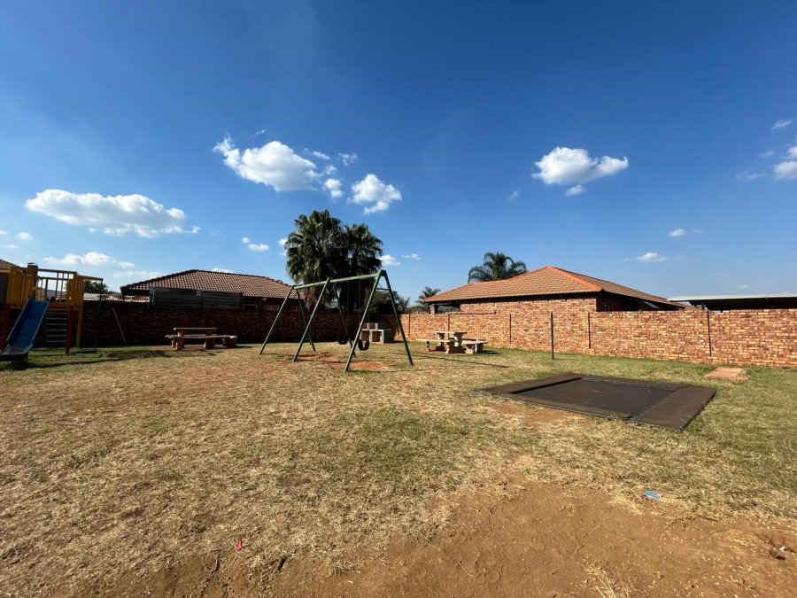 To Let 2 Bedroom Property for Rent in Andeon Gauteng