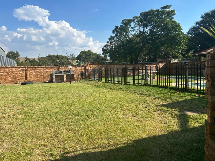 To Let 2 Bedroom Property for Rent in Andeon Gauteng