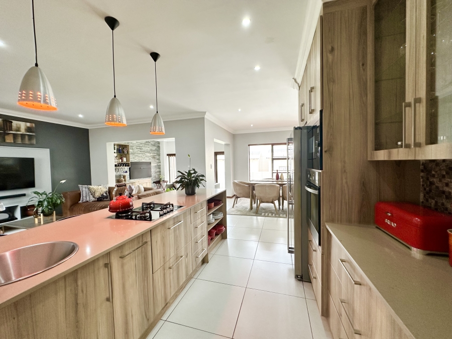 4 Bedroom Property for Sale in Thatchfield Estate Gauteng