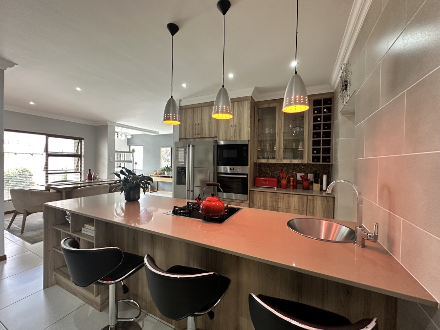 4 Bedroom Property for Sale in Thatchfield Estate Gauteng