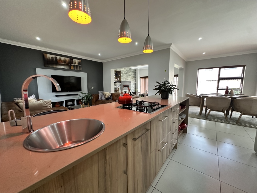 4 Bedroom Property for Sale in Thatchfield Estate Gauteng