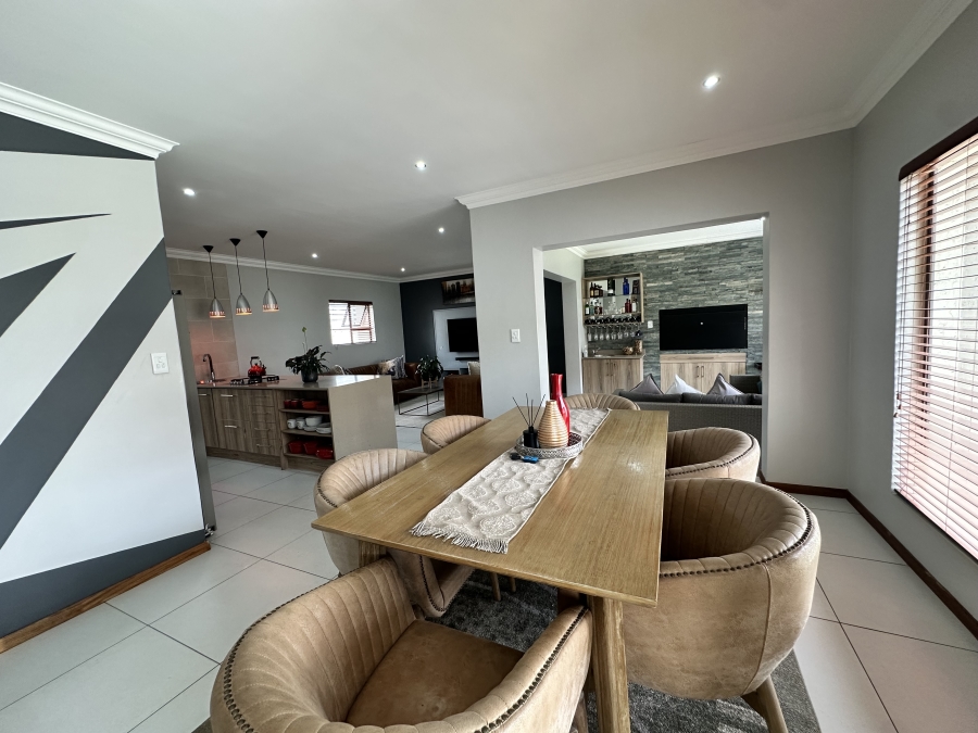 4 Bedroom Property for Sale in Thatchfield Estate Gauteng