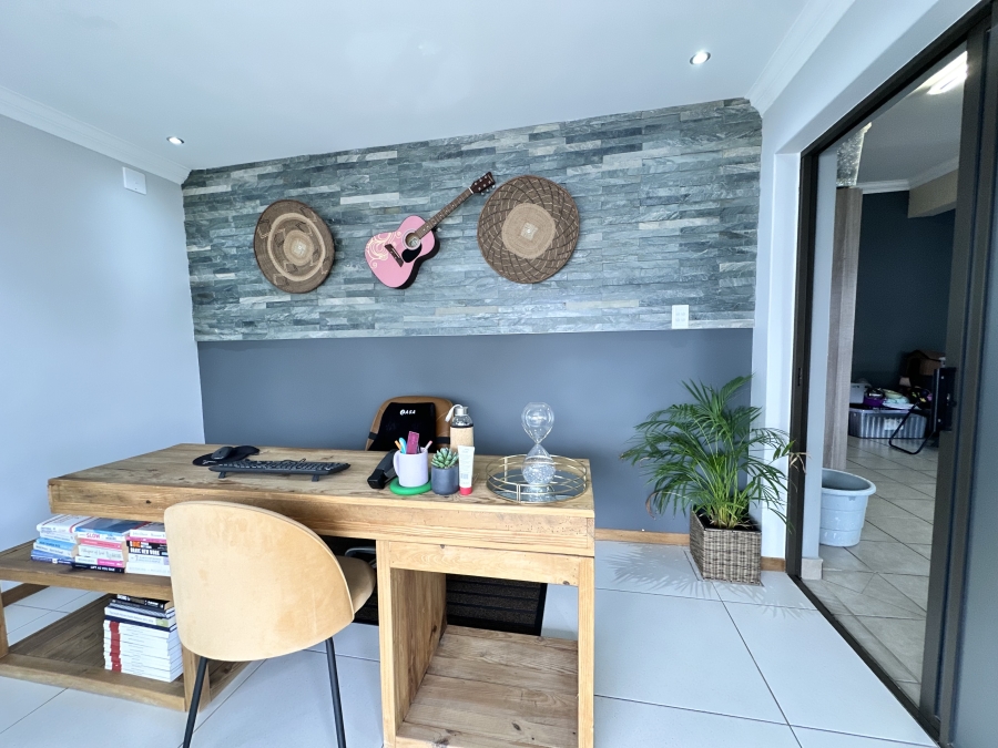 4 Bedroom Property for Sale in Thatchfield Estate Gauteng