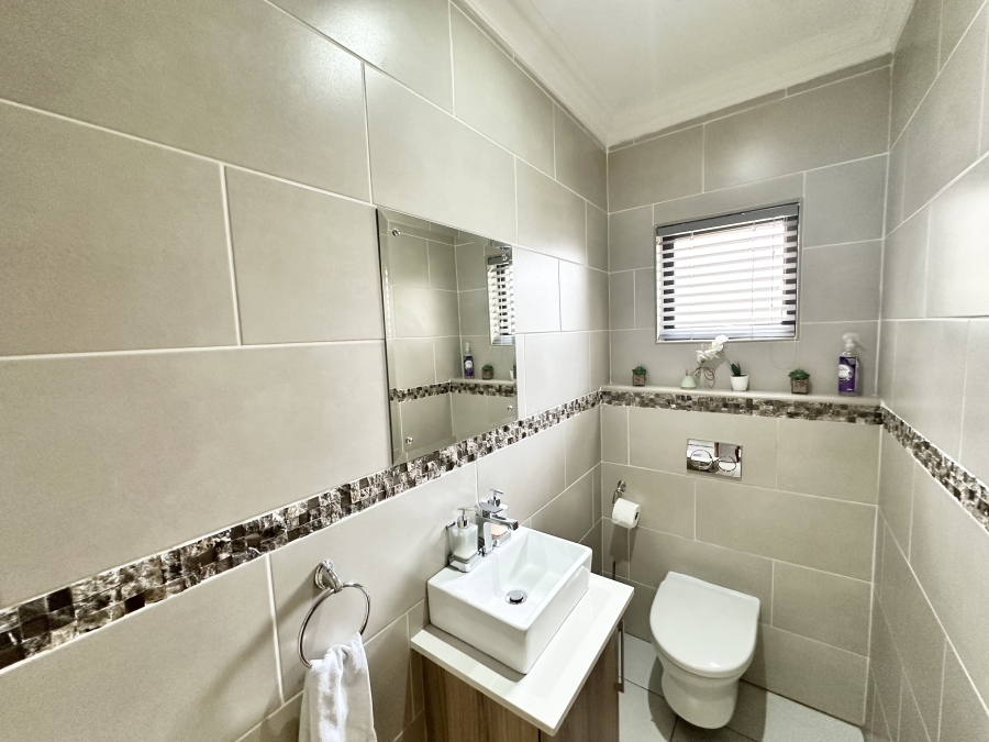 4 Bedroom Property for Sale in Thatchfield Estate Gauteng