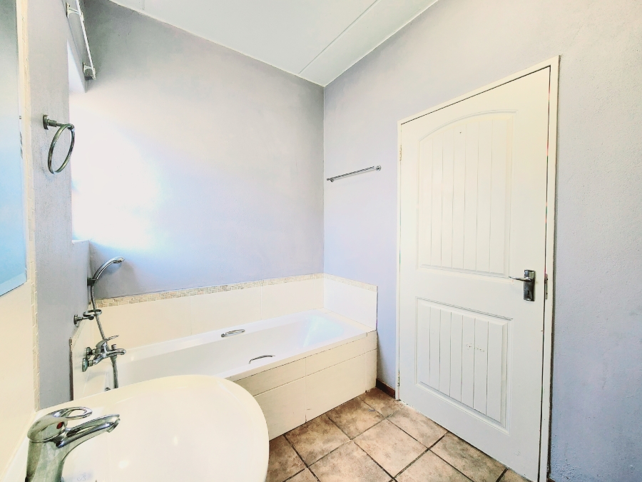 2 Bedroom Property for Sale in Honeydew Grove Gauteng