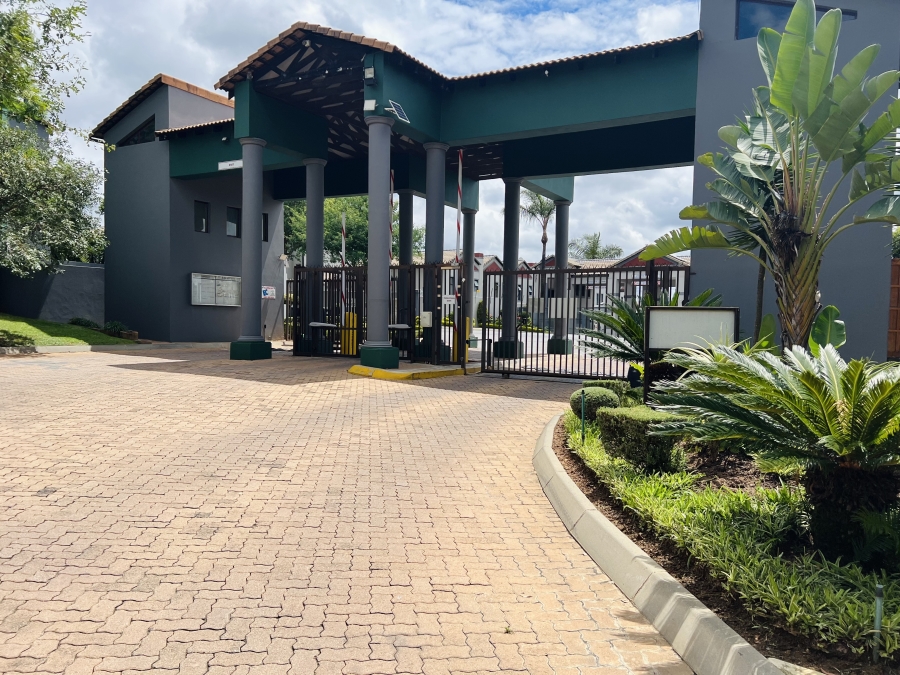 2 Bedroom Property for Sale in Honeydew Grove Gauteng