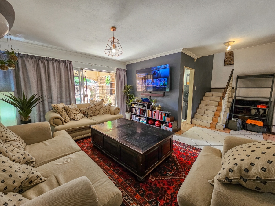 3 Bedroom Property for Sale in Die Hoewes Gauteng