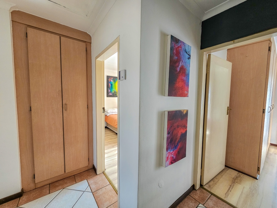 3 Bedroom Property for Sale in Die Hoewes Gauteng