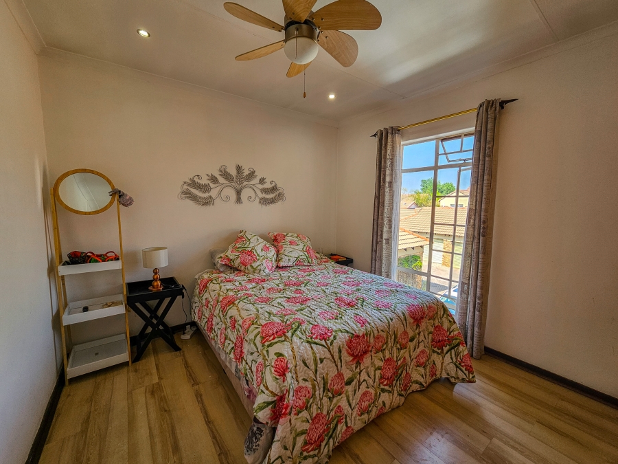 3 Bedroom Property for Sale in Die Hoewes Gauteng