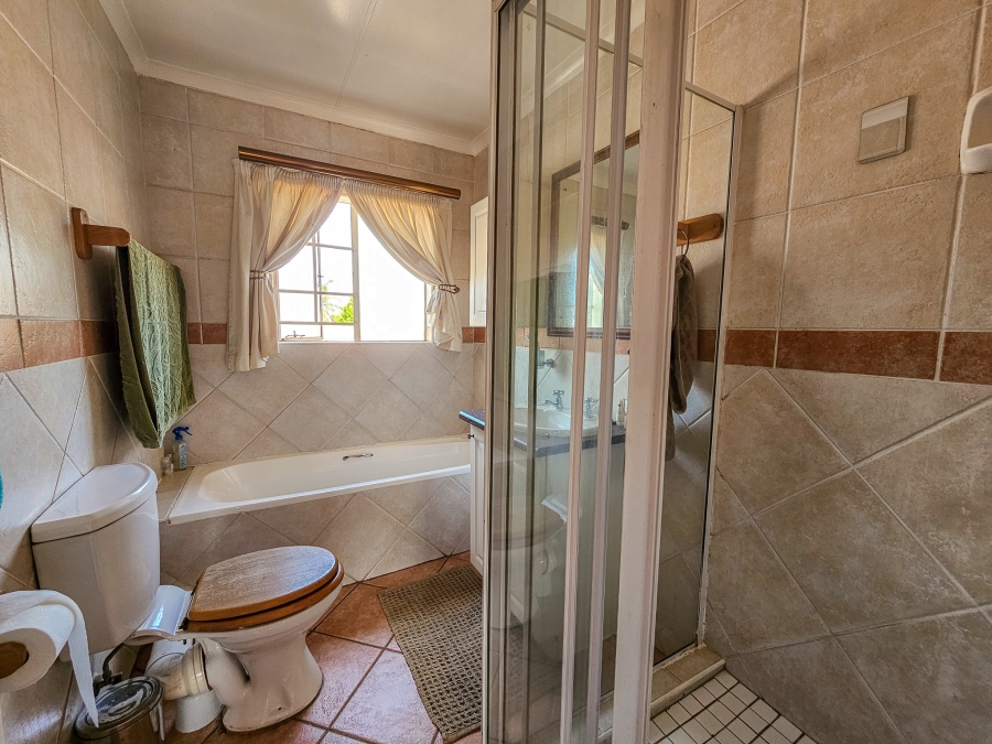 3 Bedroom Property for Sale in Die Hoewes Gauteng