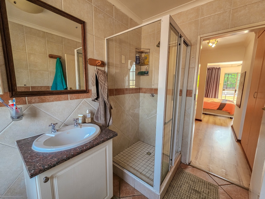 3 Bedroom Property for Sale in Die Hoewes Gauteng