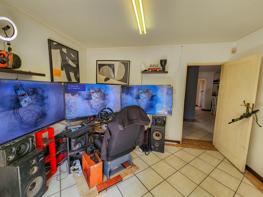 3 Bedroom Property for Sale in Die Hoewes Gauteng