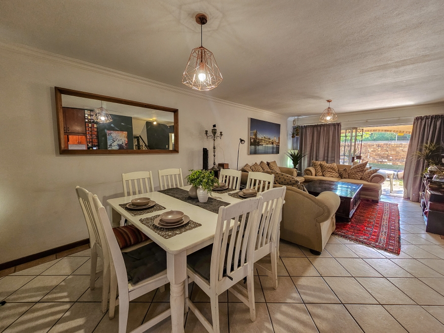 3 Bedroom Property for Sale in Die Hoewes Gauteng