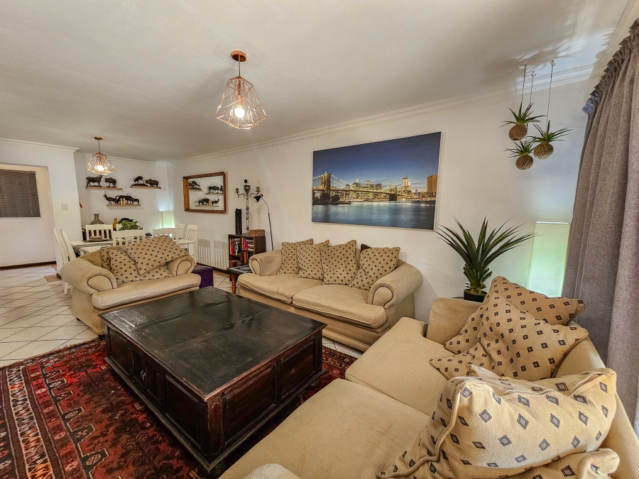 3 Bedroom Property for Sale in Die Hoewes Gauteng