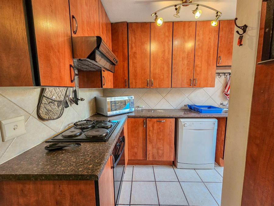 3 Bedroom Property for Sale in Die Hoewes Gauteng