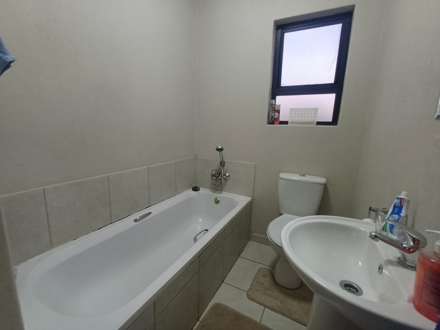 3 Bedroom Property for Sale in Kenleaf Gauteng