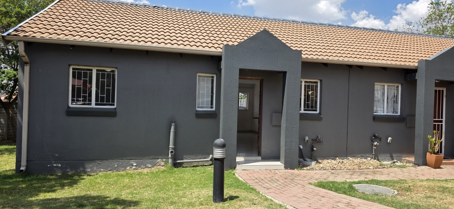 2 Bedroom Property for Sale in Greenstone Hill Gauteng