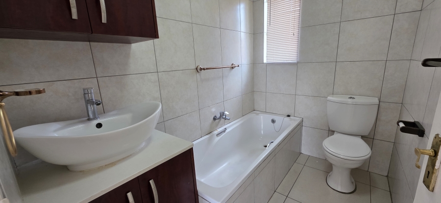 2 Bedroom Property for Sale in Greenstone Hill Gauteng