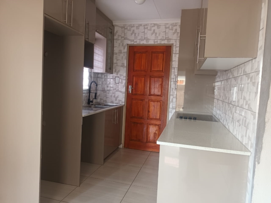 3 Bedroom Property for Sale in Rosslyn Gauteng