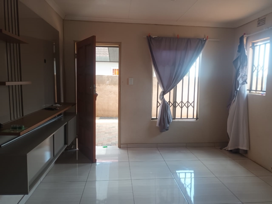 3 Bedroom Property for Sale in Rosslyn Gauteng
