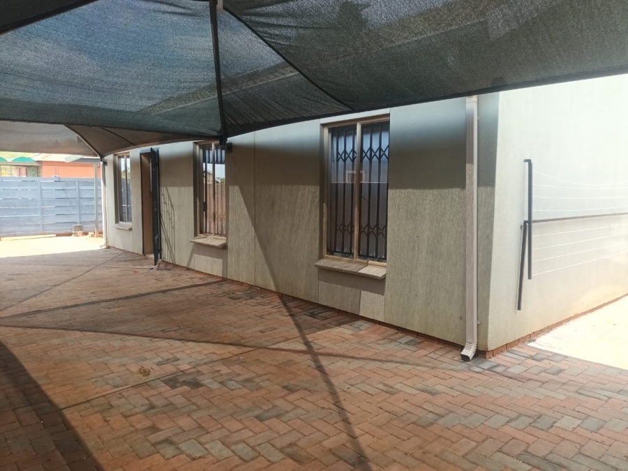 3 Bedroom Property for Sale in Rosslyn Gauteng