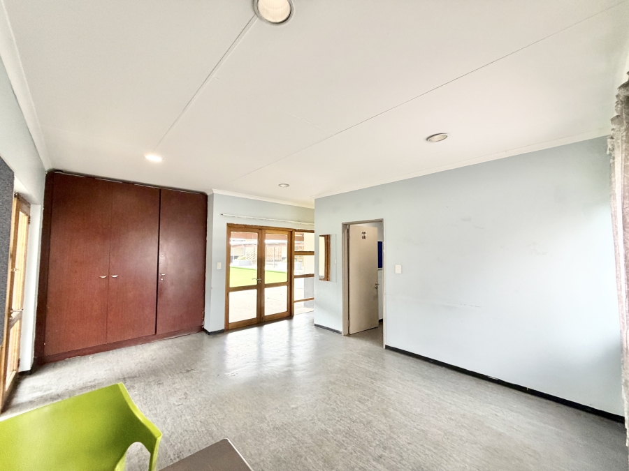 Commercial Property for Sale in Midridge Park Gauteng