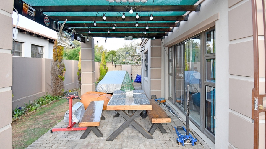 2 Bedroom Property for Sale in Kyalami Gauteng