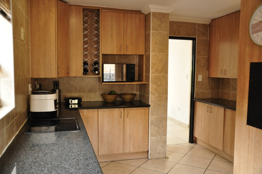 5 Bedroom Property for Sale in Beverley Gauteng