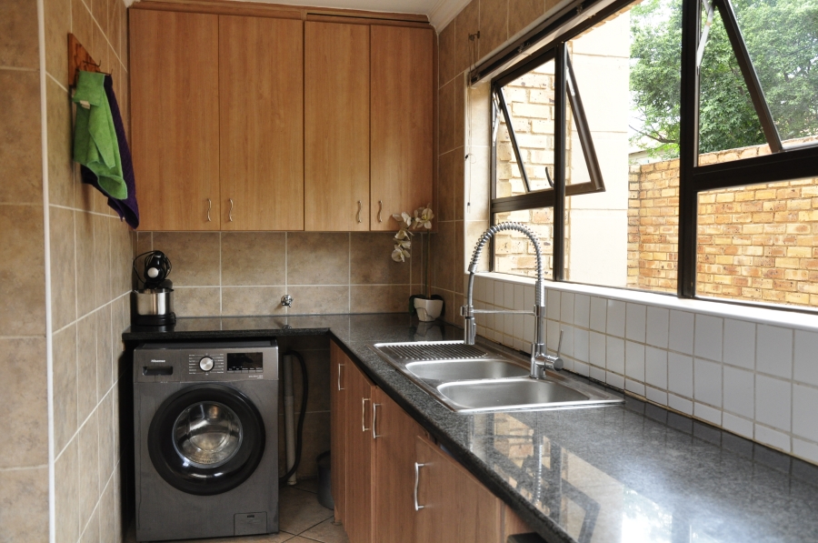 5 Bedroom Property for Sale in Beverley Gauteng