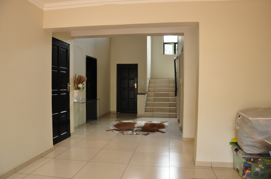 5 Bedroom Property for Sale in Beverley Gauteng