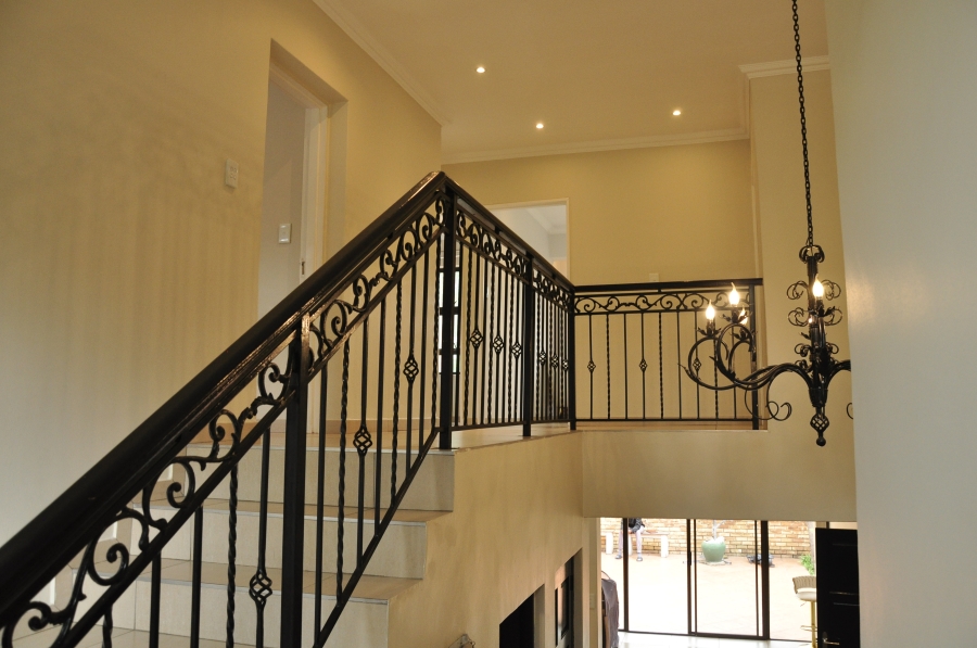 5 Bedroom Property for Sale in Beverley Gauteng