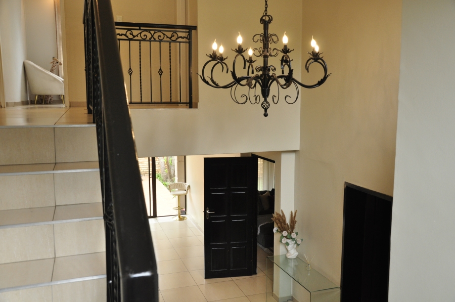 5 Bedroom Property for Sale in Beverley Gauteng