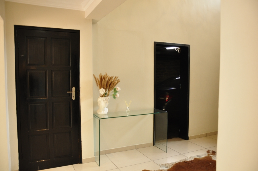 5 Bedroom Property for Sale in Beverley Gauteng