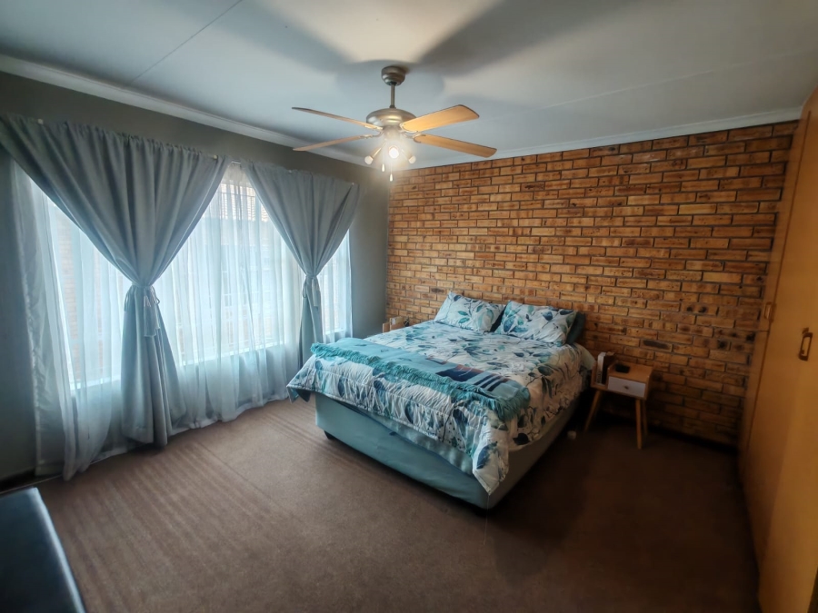2 Bedroom Property for Sale in Rangeview Gauteng