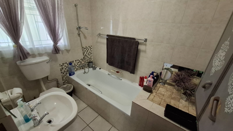 5 Bedroom Property for Sale in Fochville Gauteng