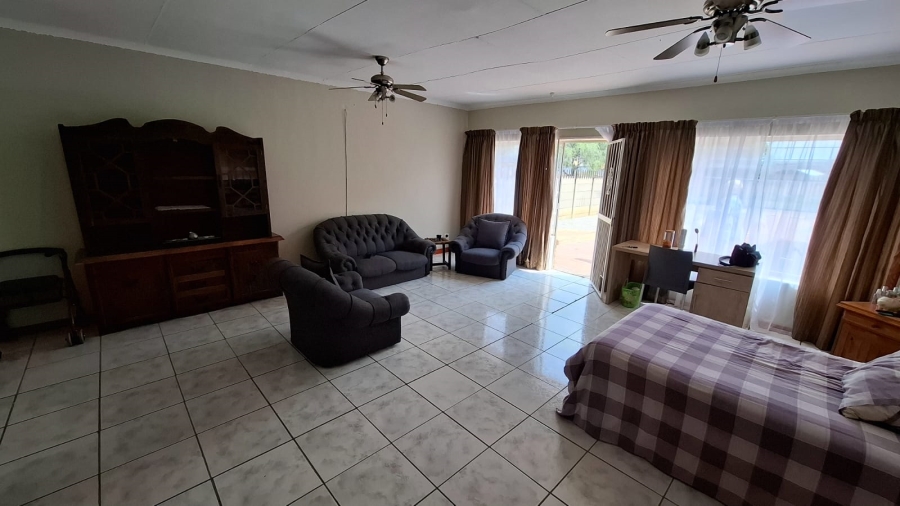 5 Bedroom Property for Sale in Fochville Gauteng