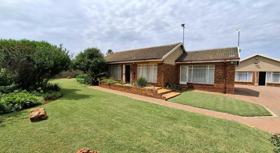 5 Bedroom Property for Sale in Fochville Gauteng
