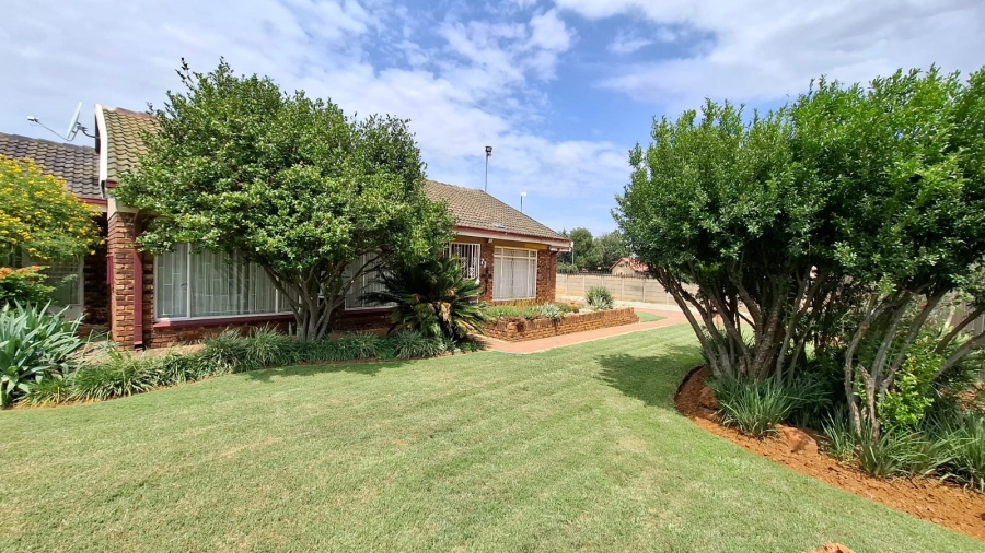 5 Bedroom Property for Sale in Fochville Gauteng