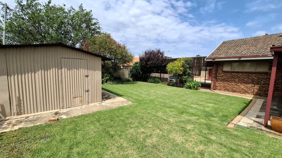 5 Bedroom Property for Sale in Fochville Gauteng