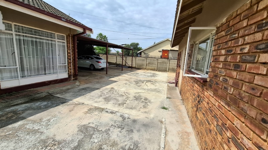5 Bedroom Property for Sale in Fochville Gauteng