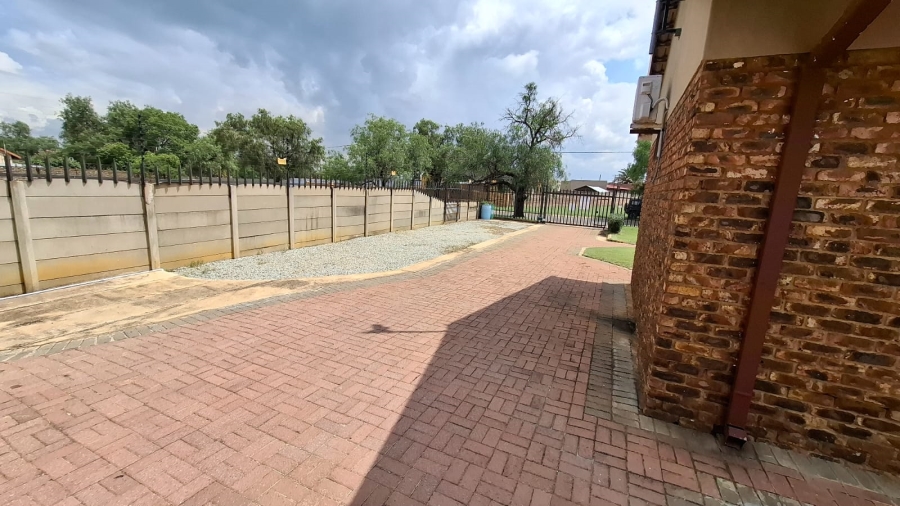 5 Bedroom Property for Sale in Fochville Gauteng