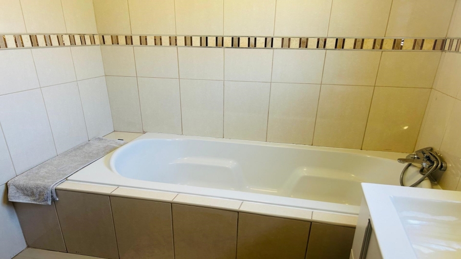 5 Bedroom Property for Sale in Vanderbijlpark SE Gauteng